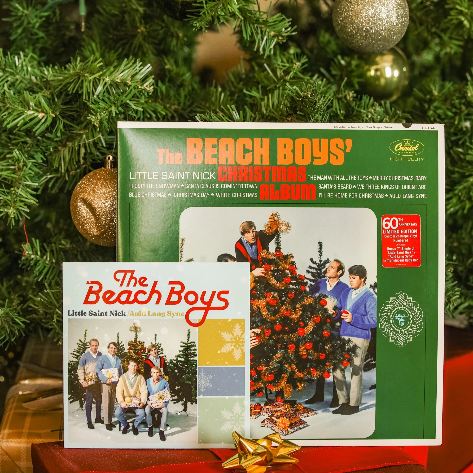 "Little Saint Nick" / "Auld Lang Syne" 7" Single - Image 2